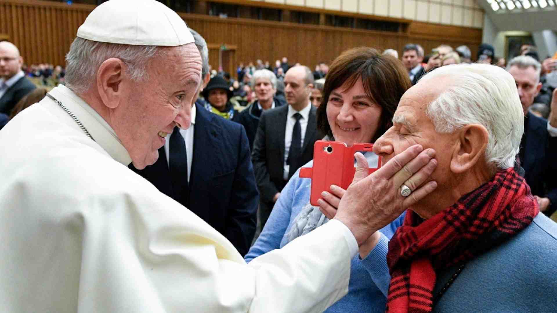 Immagine di Giornata dei nonni, il Papa: «Anziani valore e dono per la comunità»