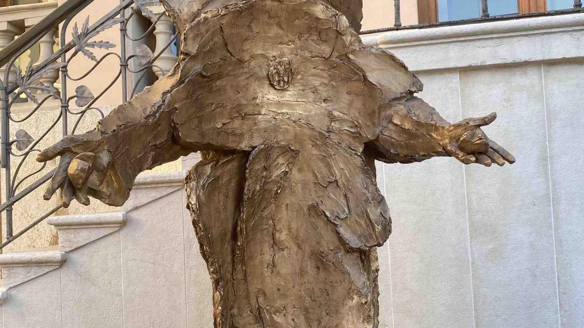 Immagine di Inaugurata la statua bronzea dedicata alla prossima santa