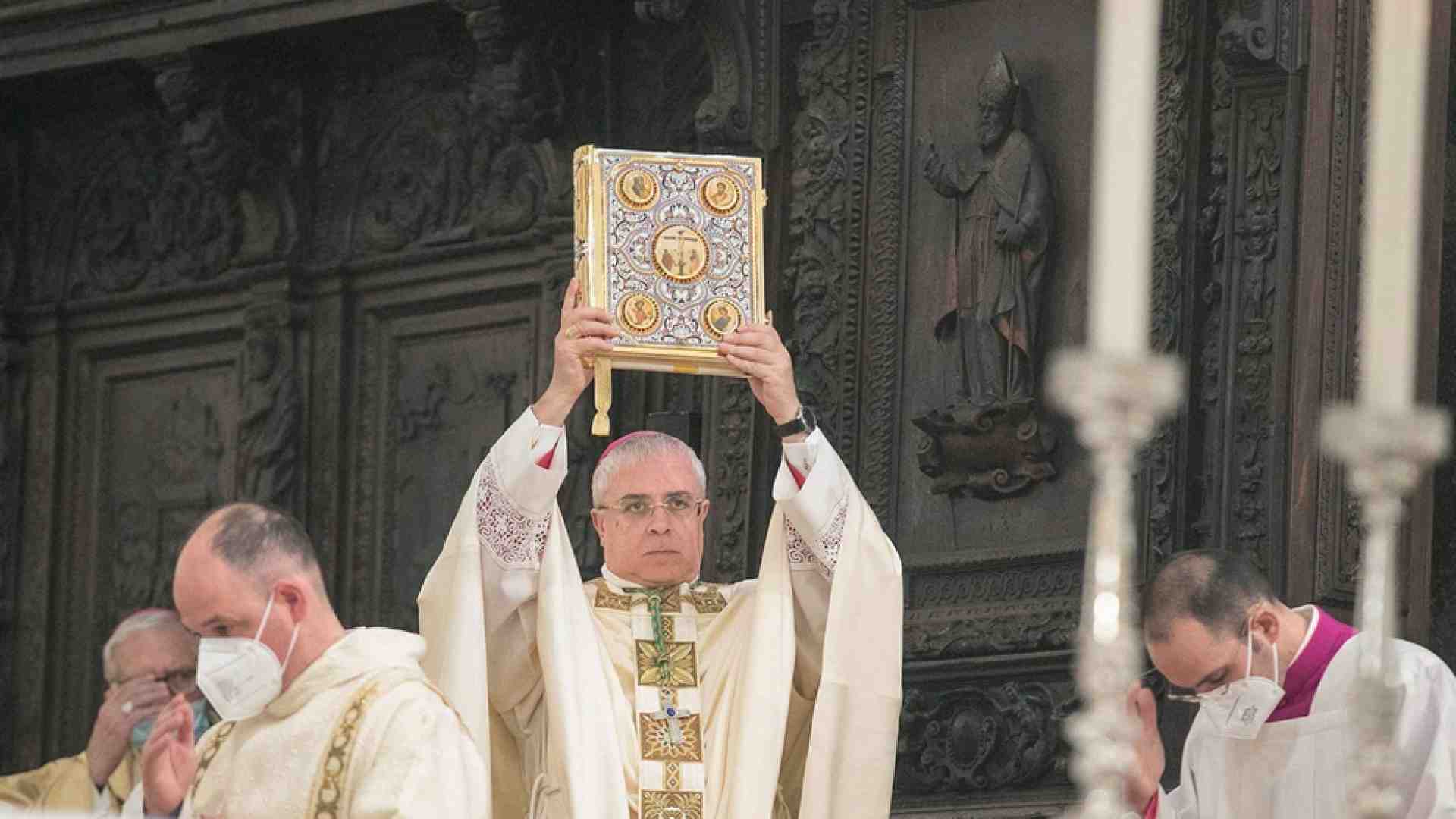 Immagine di L’abbraccio al nuovo arcivescovo Renna: misericordia e amicizia sociale