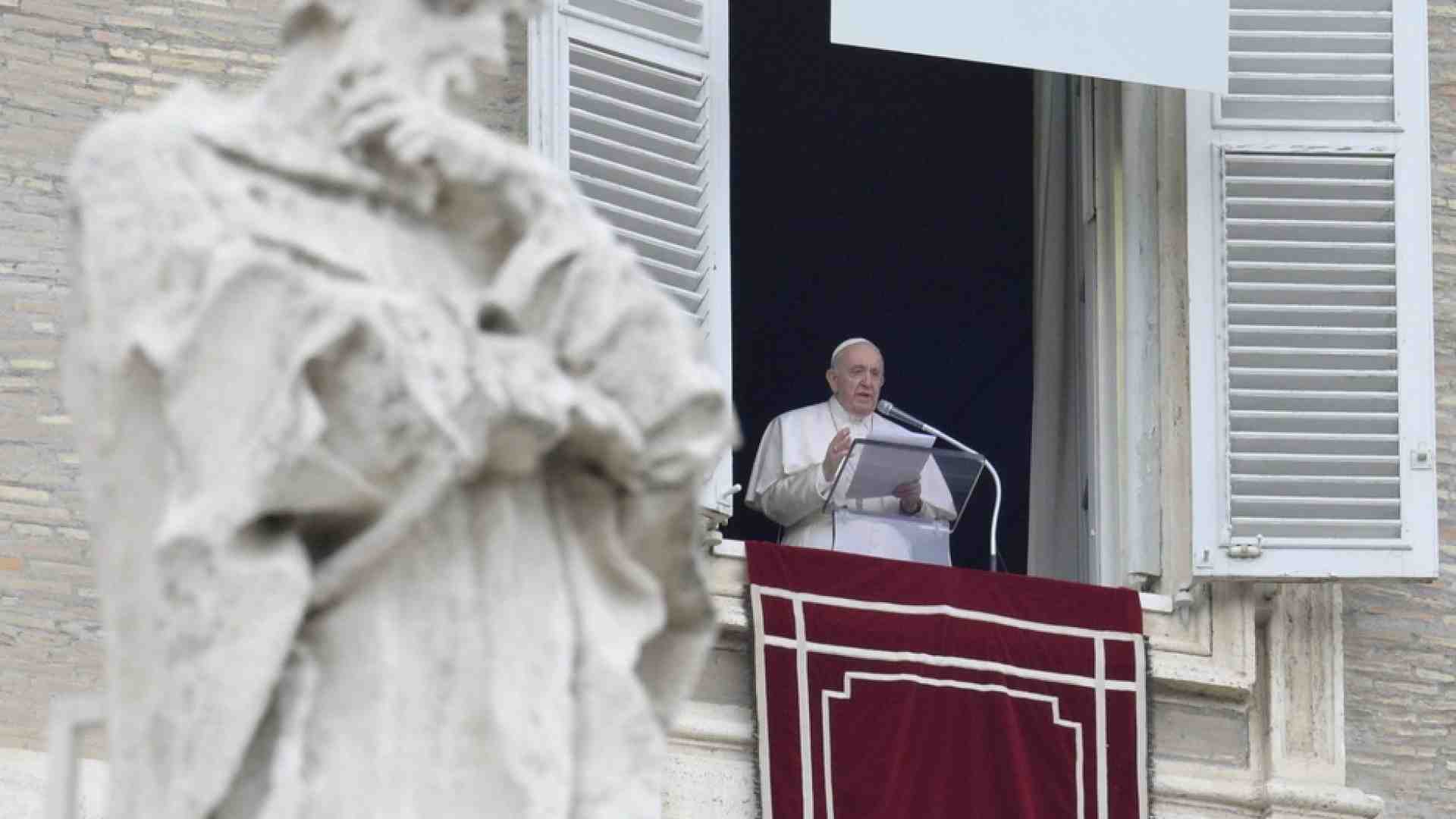 Immagine di Il Papa: "Come è triste che popoli cristiani si facciano la guerra"