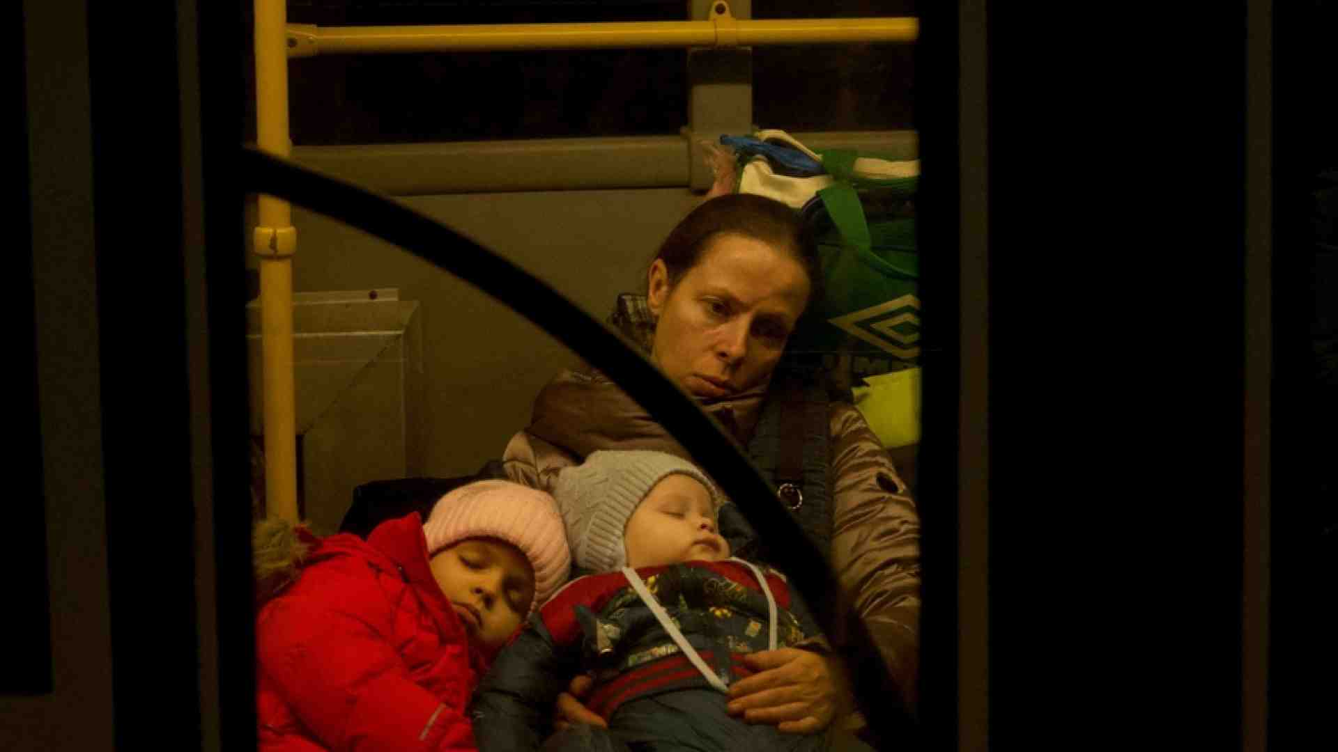 Immagine di Scontri e morti nelle regioni ribelli. L'esodo (orchestrato) degli sfollati