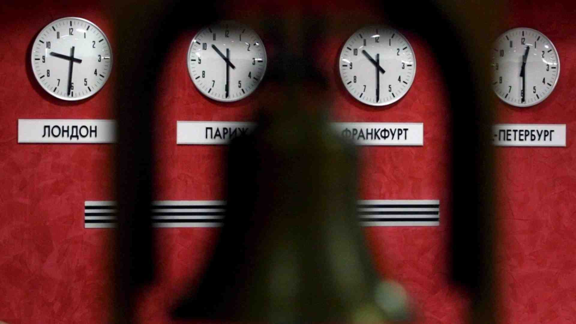 Immagine di Bufera finanziaria: la Borsa di Mosca chiusa per il crollo del rublo