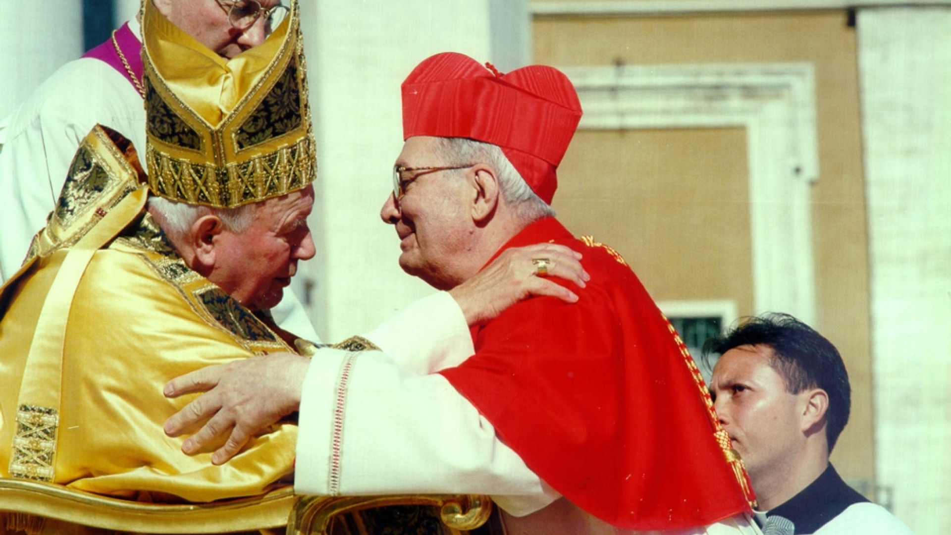 Immagine di Si è spento a 95 anni il cardinale Cacciavillan, una vita spesa per la Santa Sede