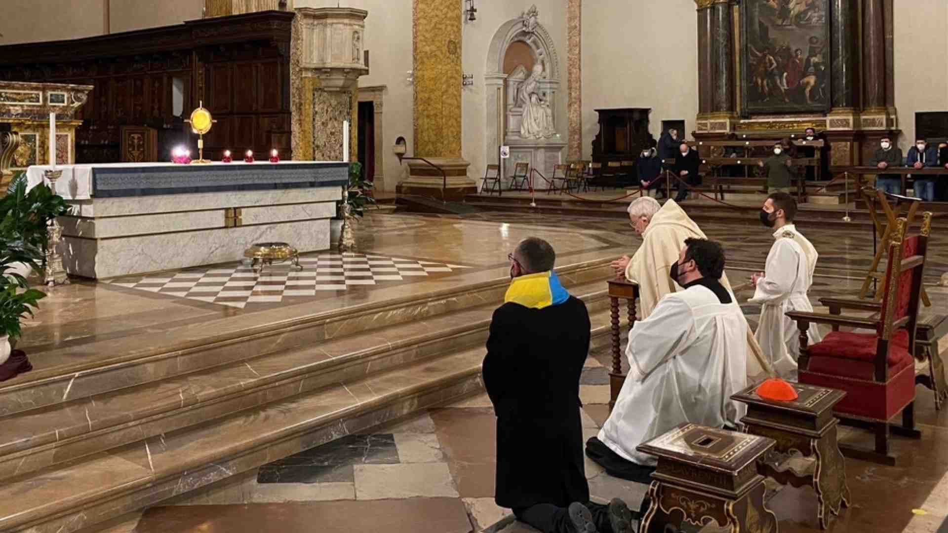 Immagine di Il cardinale Bassetti: fermare la guerra e apriamo le porte ai profughi