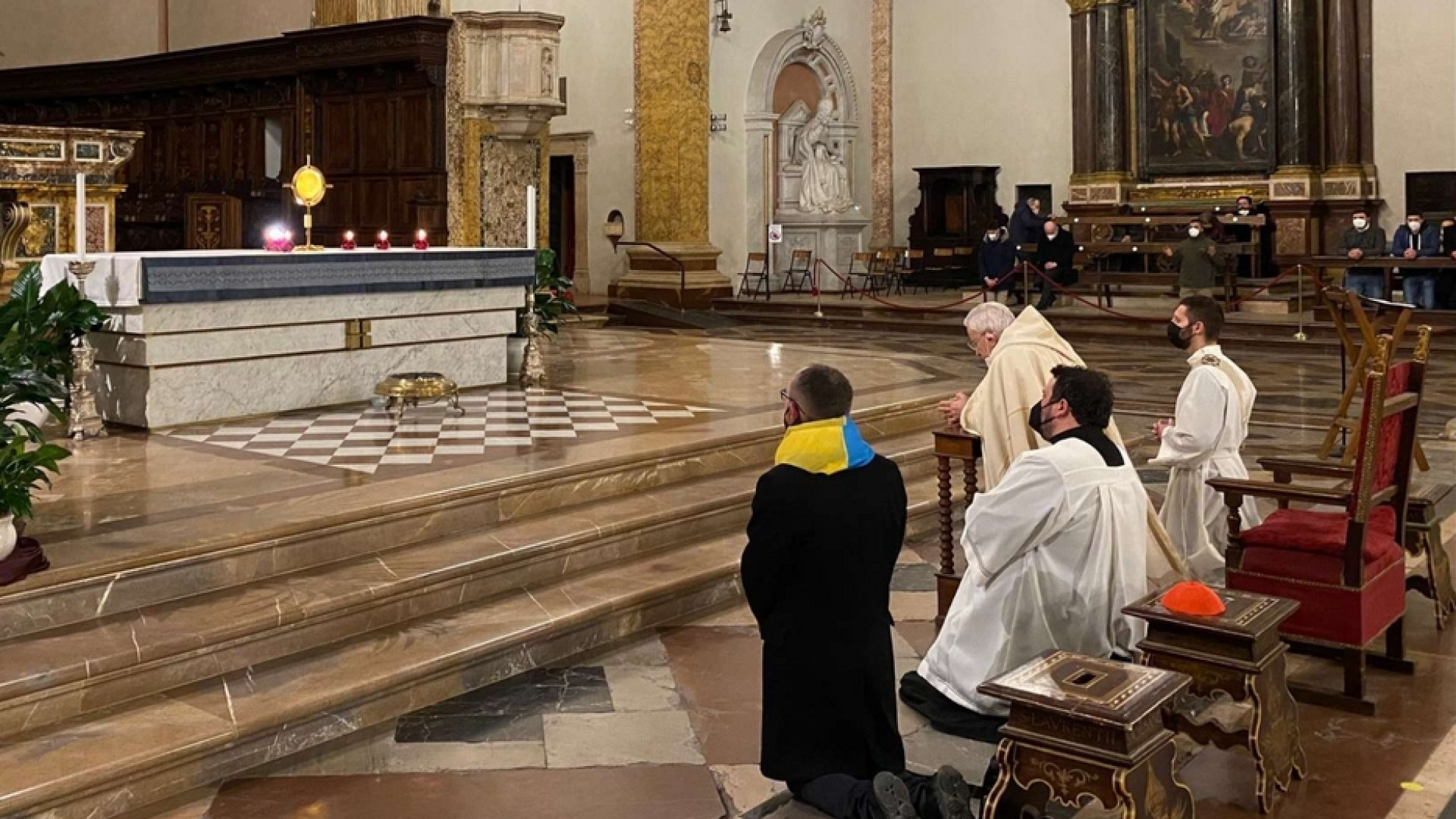 Immagine di Il cardinale Bassetti: fermare la guerra e apriamo le porte ai profughi