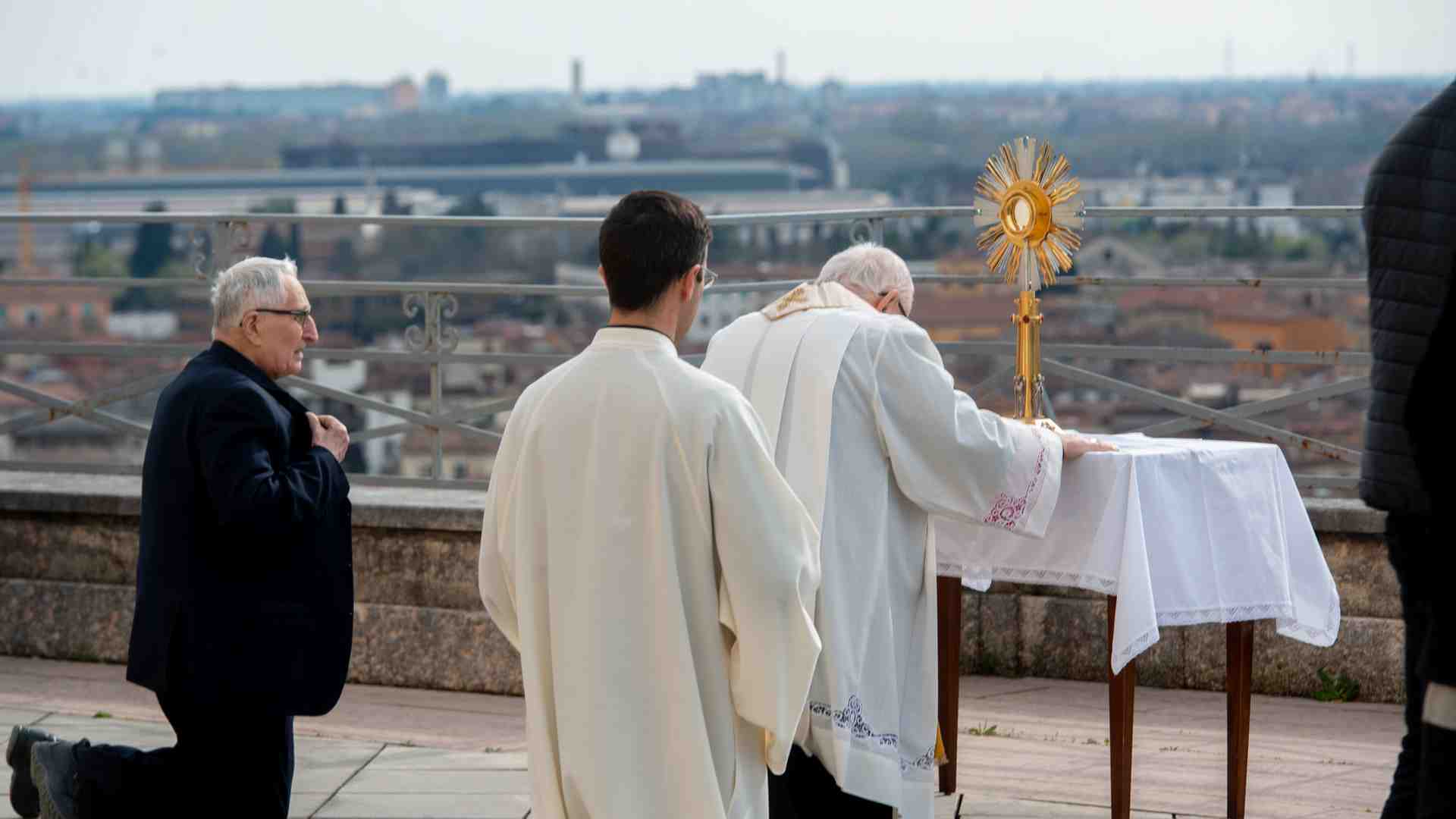 Immagine di Mons. Zenti, tempo di bilanci: «La mia Verona grande e fragile»