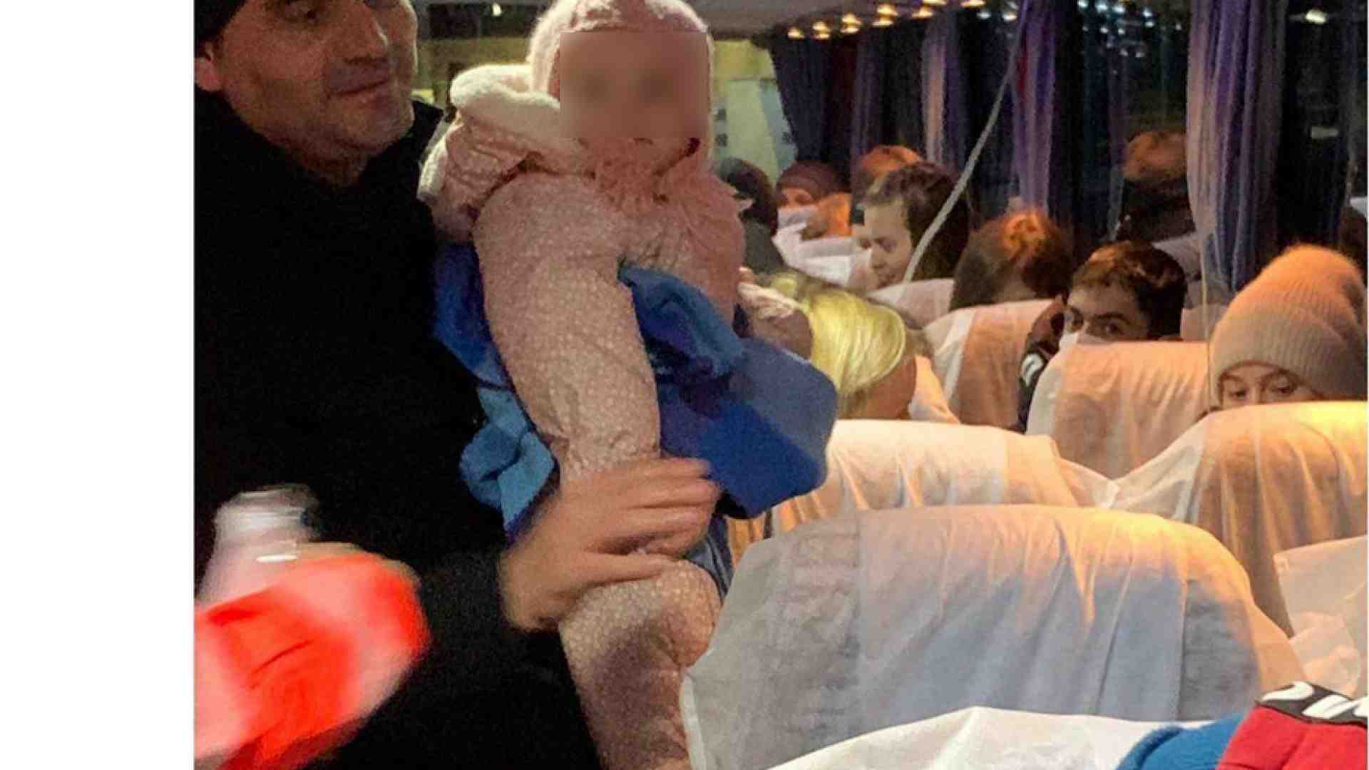 Immagine di Il parroco di Molfetta porta in salvo famiglie e disabili da Leopoli