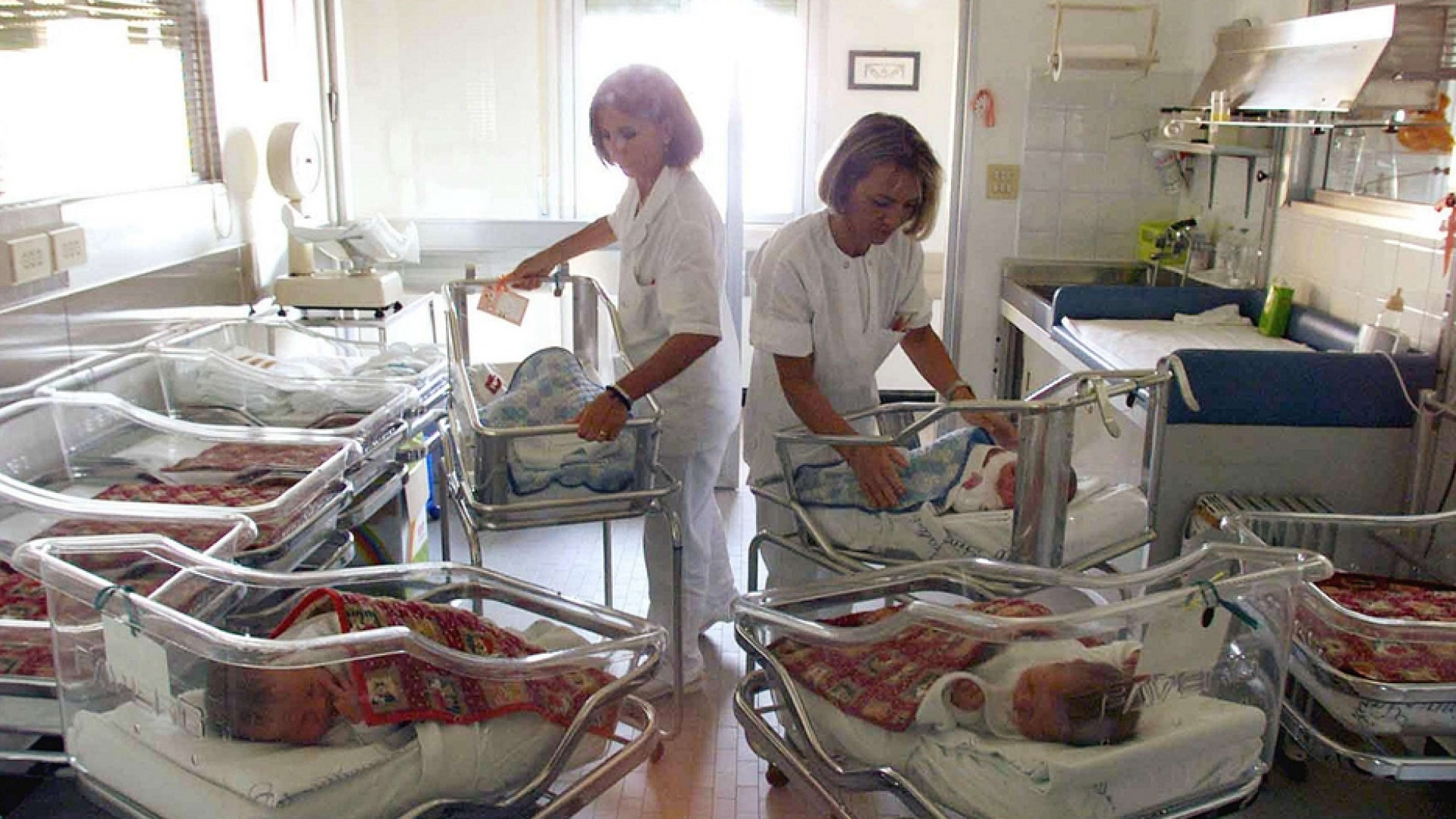 Immagine di Popolazione giù, piccolo rimbalzo delle nascite a fine 2021