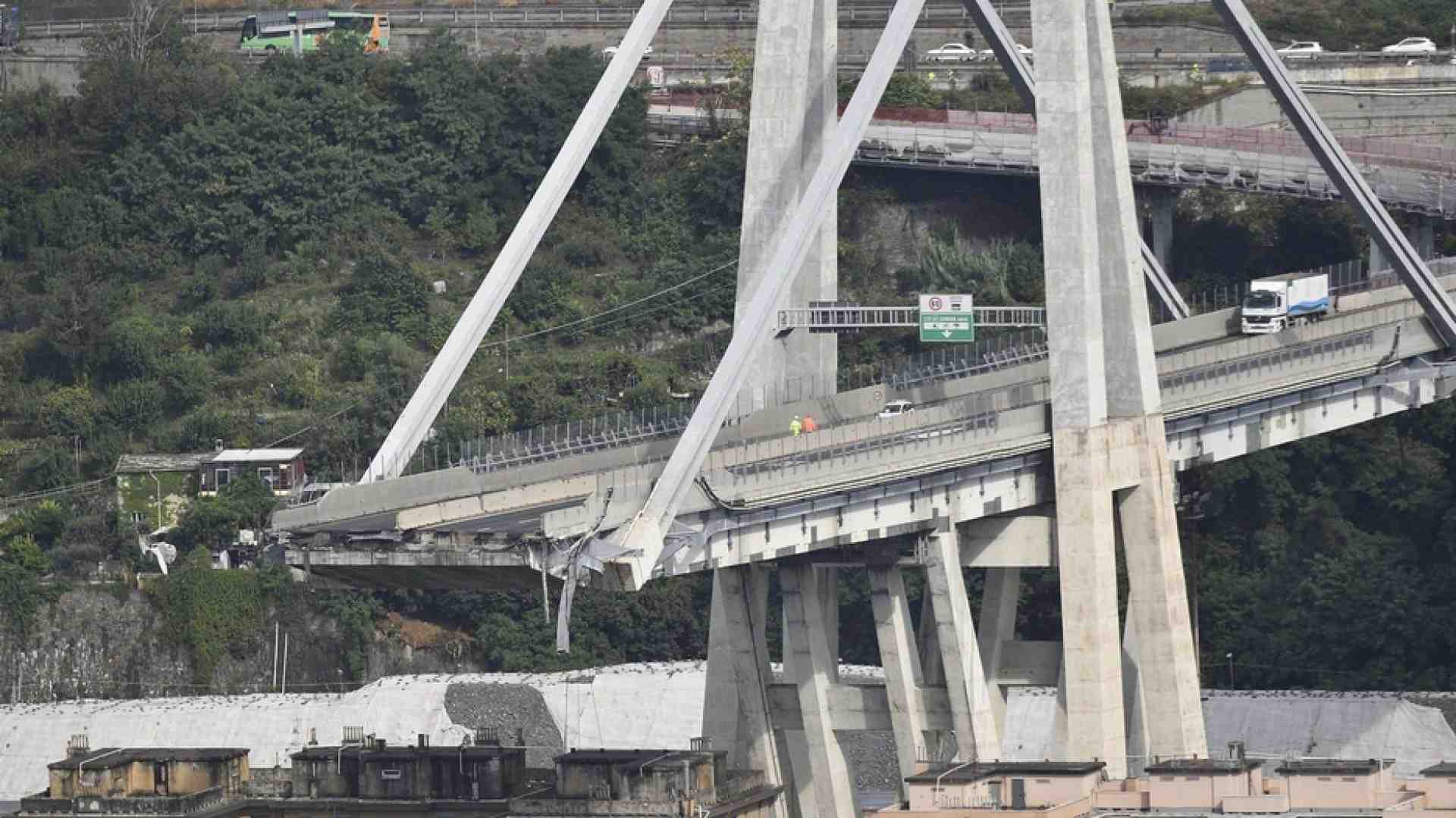 Immagine di Per il crollo del ponte Morandi Autostrade chiede il patteggiamento