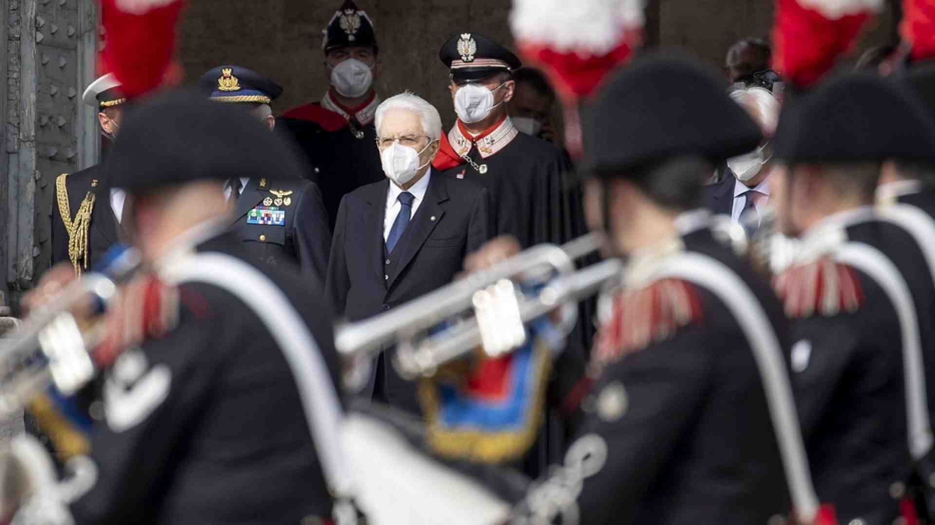 Immagine di Mattarella: "Ci inchiniamo alla memoria"