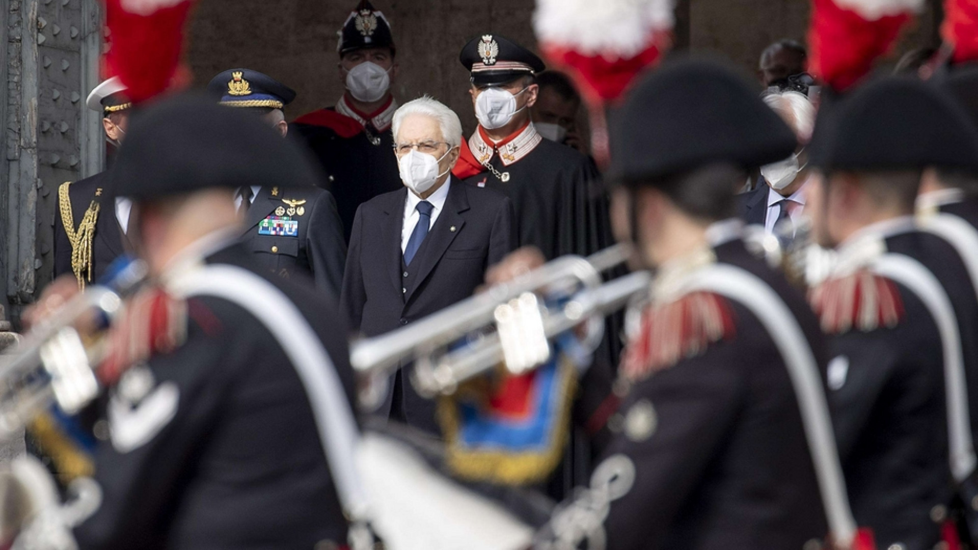 Immagine di Mattarella: "Ci inchiniamo alla memoria"