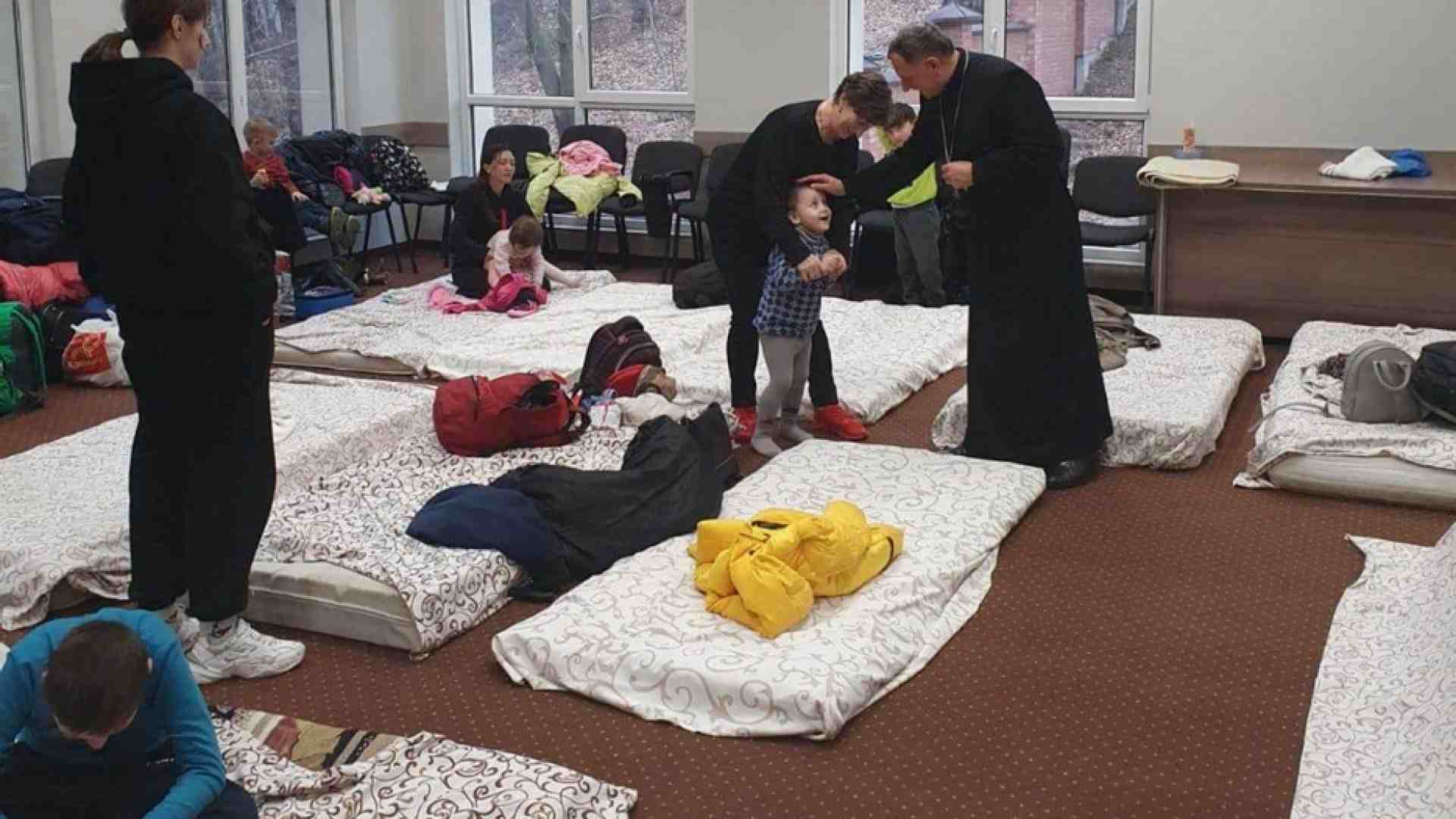 Immagine di Il vescovo: «A Leopoli la guerra è nei volti dei profughi che accogliamo»