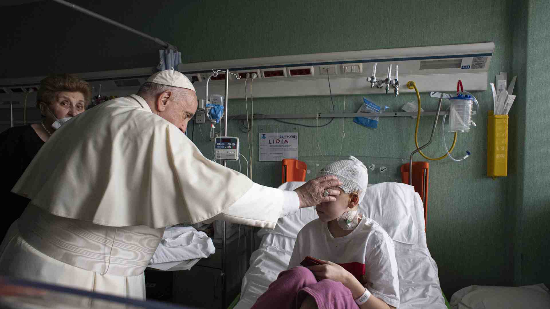 Immagine di Il Papa al Bambino Gesù per incontrare i bimbi ucraini scappati dalla guerra