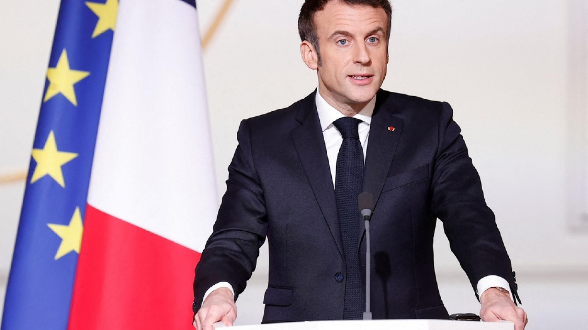 Immagine di «One of us» a Macron: col «diritto all’aborto» non c’è la pace