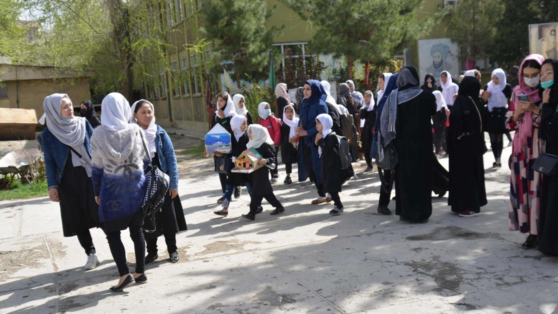 Immagine di In Afghanistan dura solo poche ore il ritorno a scuola delle ragazze