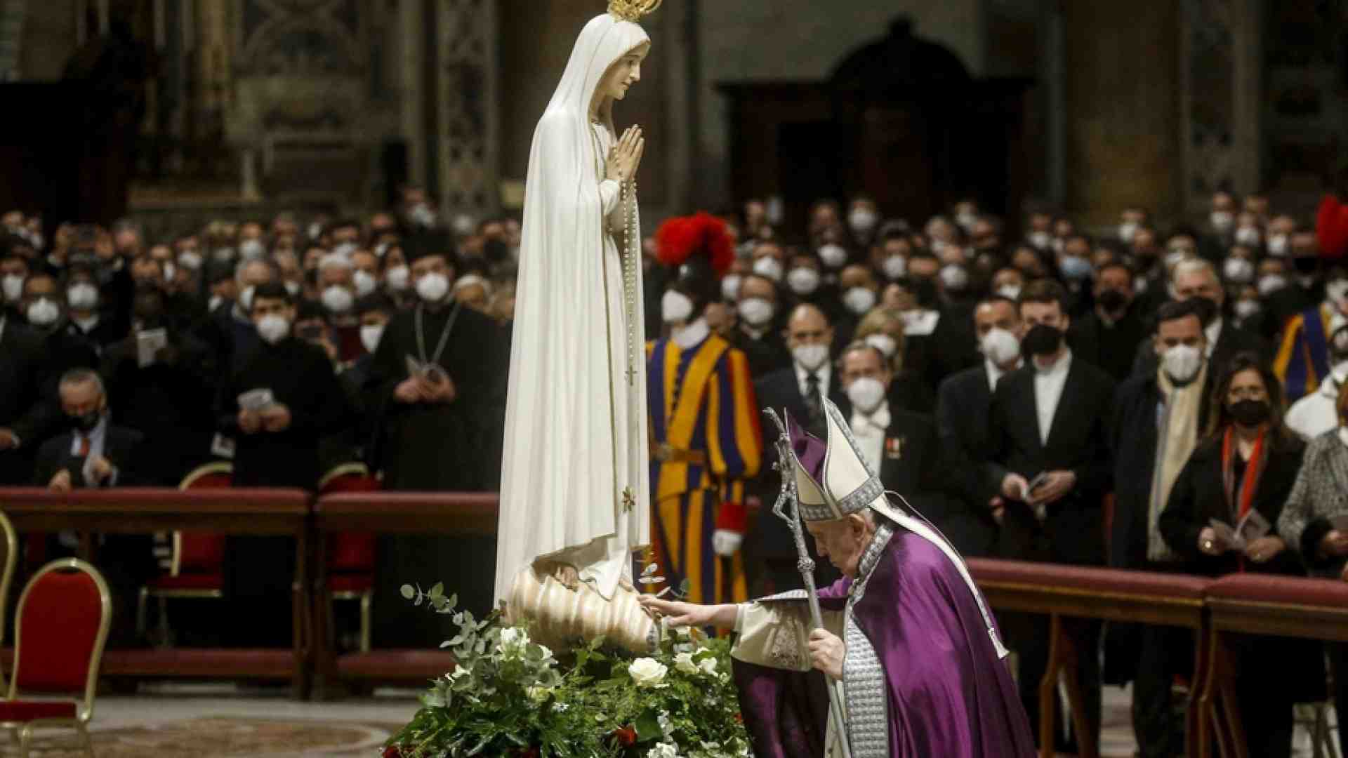 Immagine di Papa Francesco ha consacrato la Russia e l'Ucraina a Maria, regina della Pace