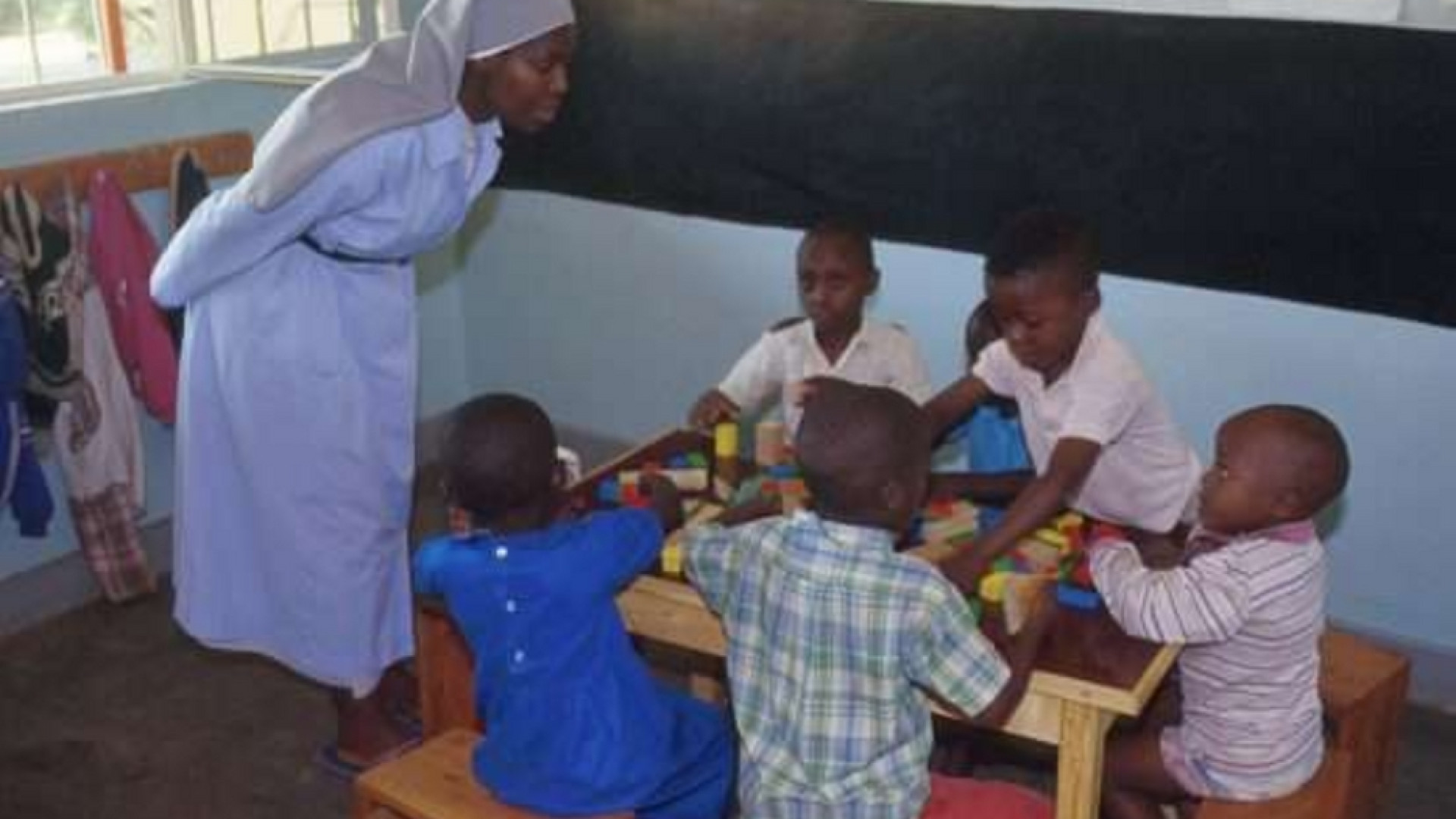 Immagine di Dalla Cei oltre 8 milioni per progetti educativi e sanitari