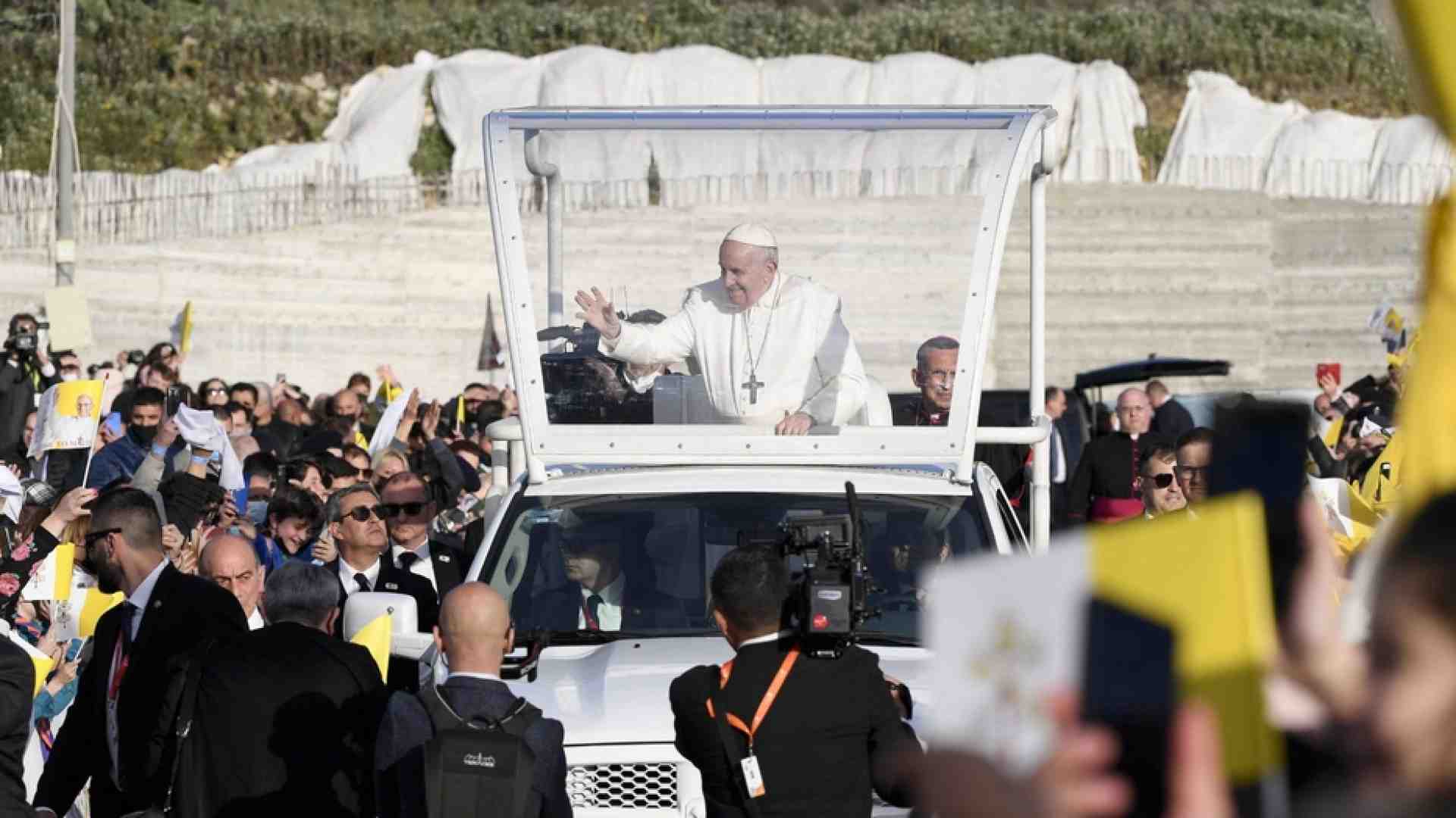Immagine di Il Papa vuole andare a Kiev. «Il Mediterraneo non sia cimitero d'Europa»