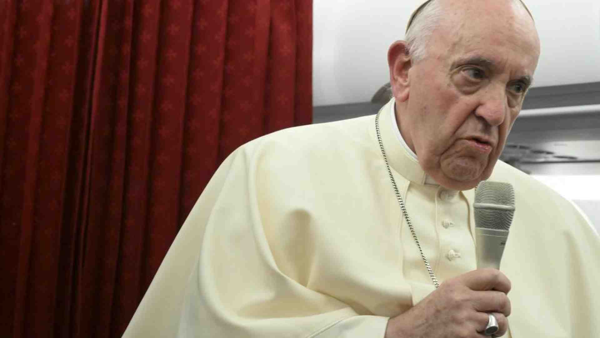 Immagine di Papa Francesco di ritorno da Malta: il viaggio in Ucraina? Sono disponibile