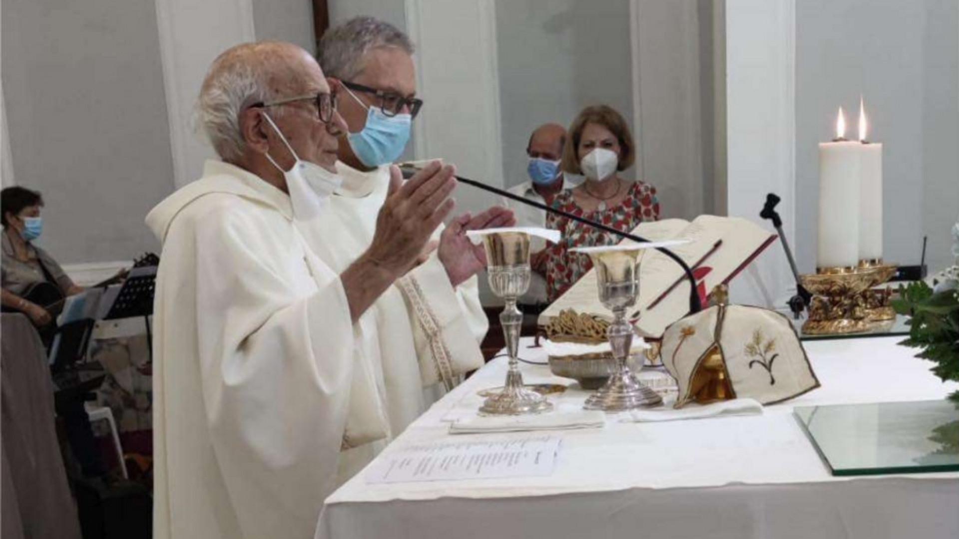 Immagine di Don Vincenzo Della Corte, prete centenario nel cuore di Napoli
