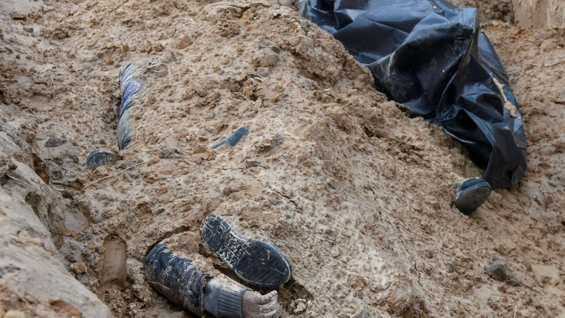 Immagine di Le madri di Bucha: «Ci hanno allontanato, poi hanno ucciso i nostri figli»
