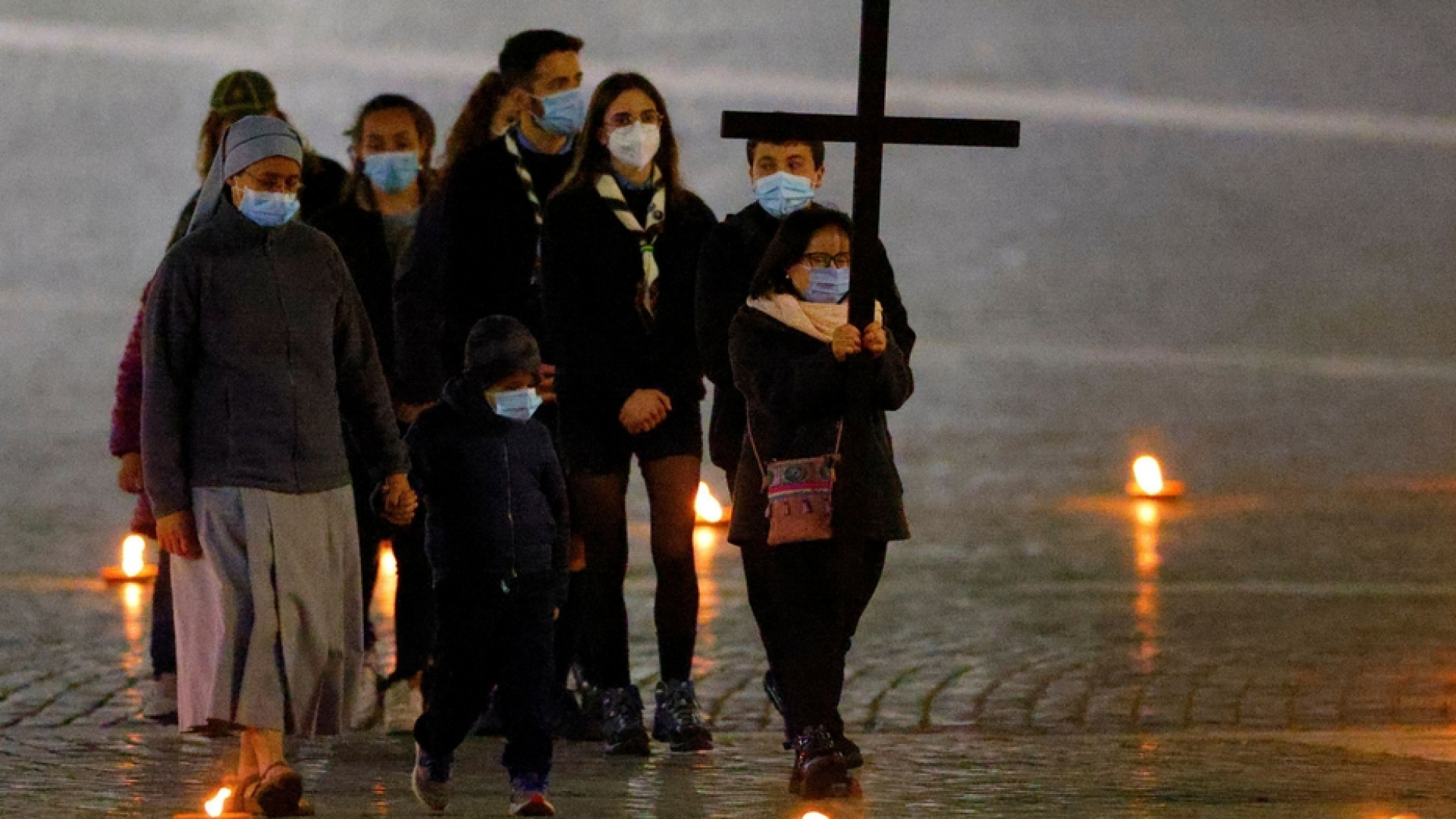 Immagine di Il Papa affida le meditazioni della Via Crucis alle famiglie