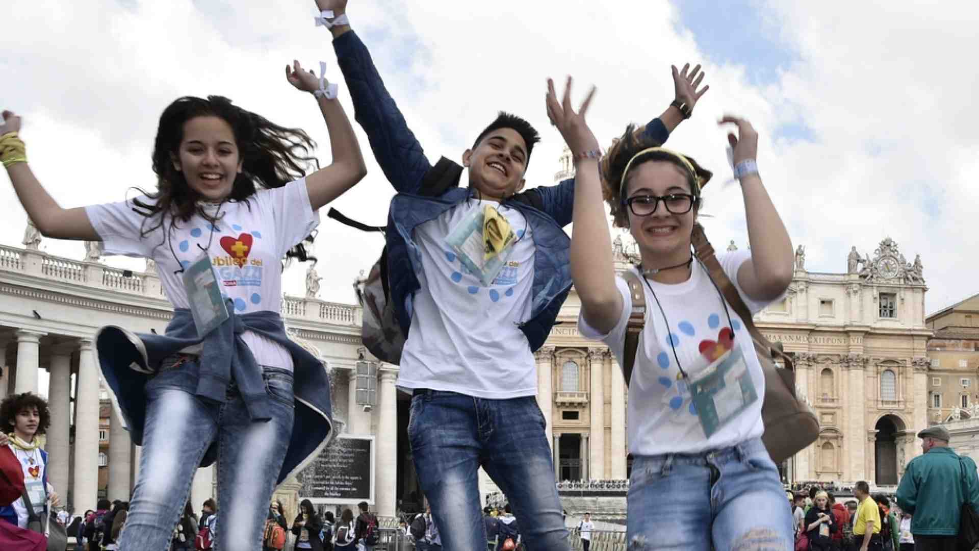 Immagine di 57mila adolescenti col Papa, in piazza San Pietro canterà Blanco