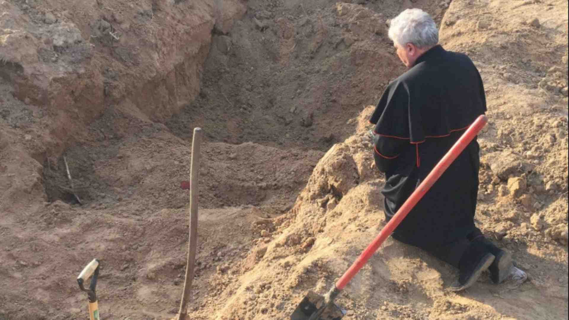 Immagine di La Via Crucis di Krajewski davanti alle fosse comuni di Borodjanka