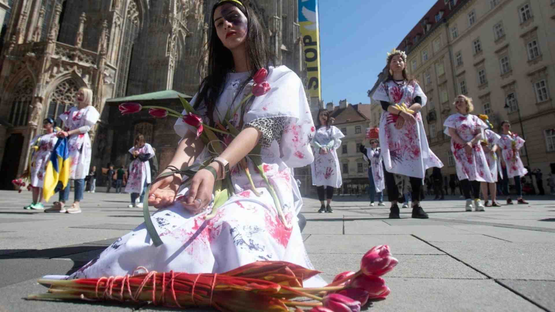 Immagine di La Nobel Murad in campo contro le violenze: "Io, a fianco delle donne di Kiev"