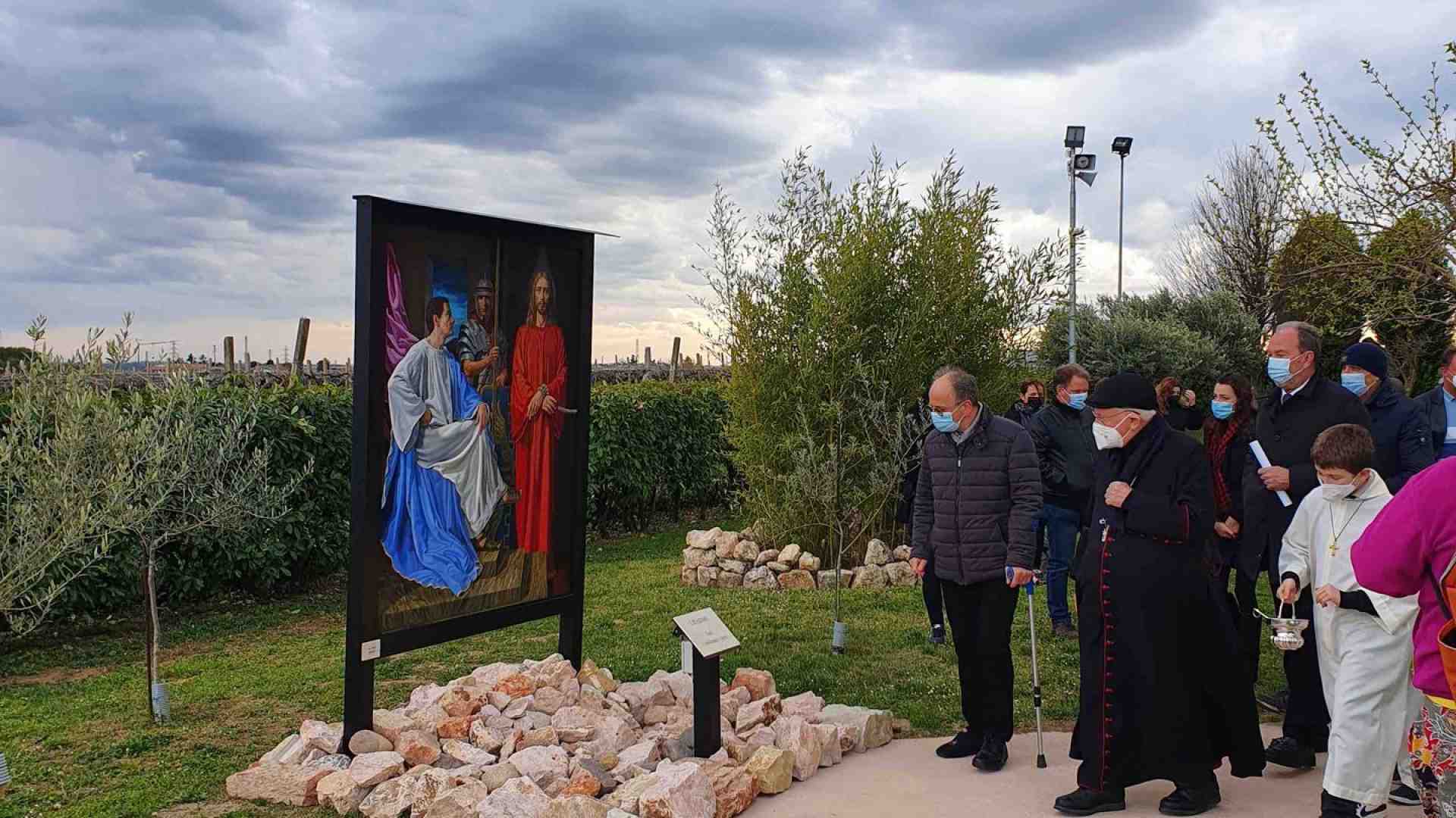 Immagine di Inaugurata la Via Crucis nel parco retrostante la chiesa