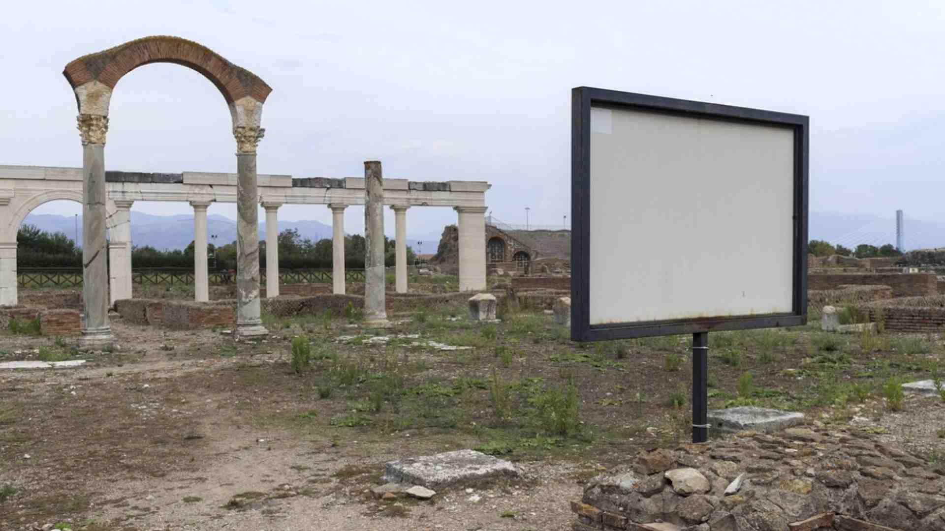 Immagine di Via Appia, il presente e il passato nella stessa fotografia