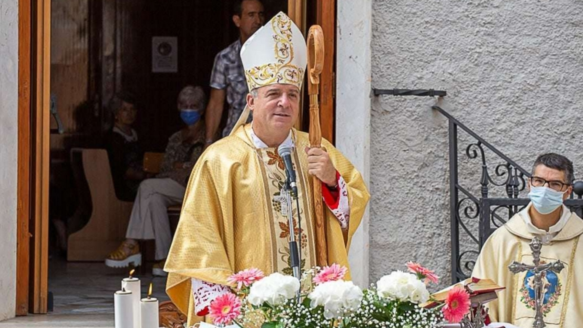 Immagine di Panzetta: stop ai "fuochi" per sobrietà e rispetto dei profughi