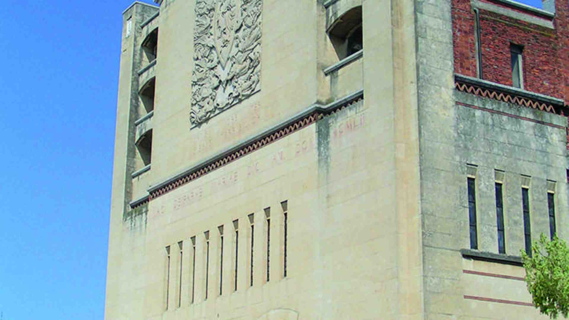Immagine di Tempio Votivo. Nel mese di maggio si prega per invocare la fine delle guerre e il dono della pace