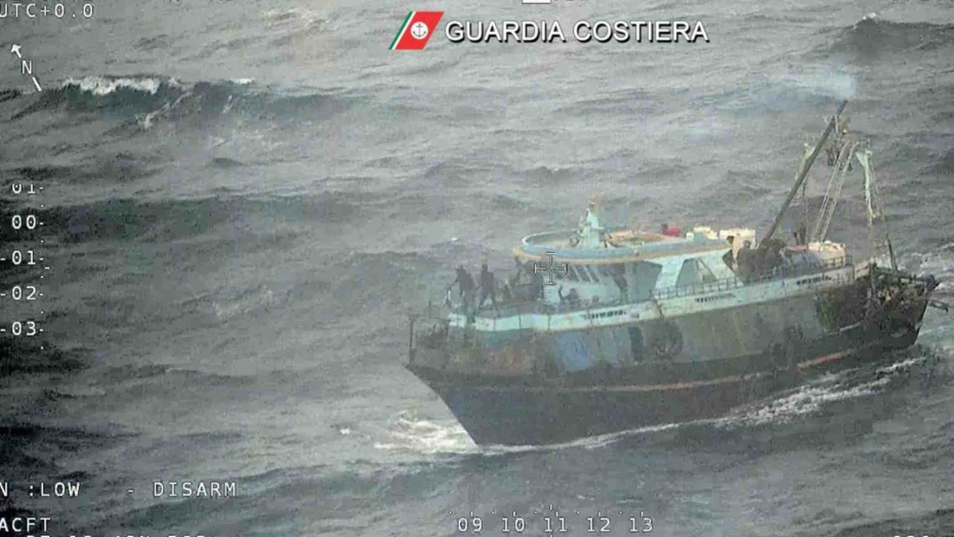 Immagine di 500 migranti approdati a Roccella Jonica in 24 ore, il 50% sono afghani