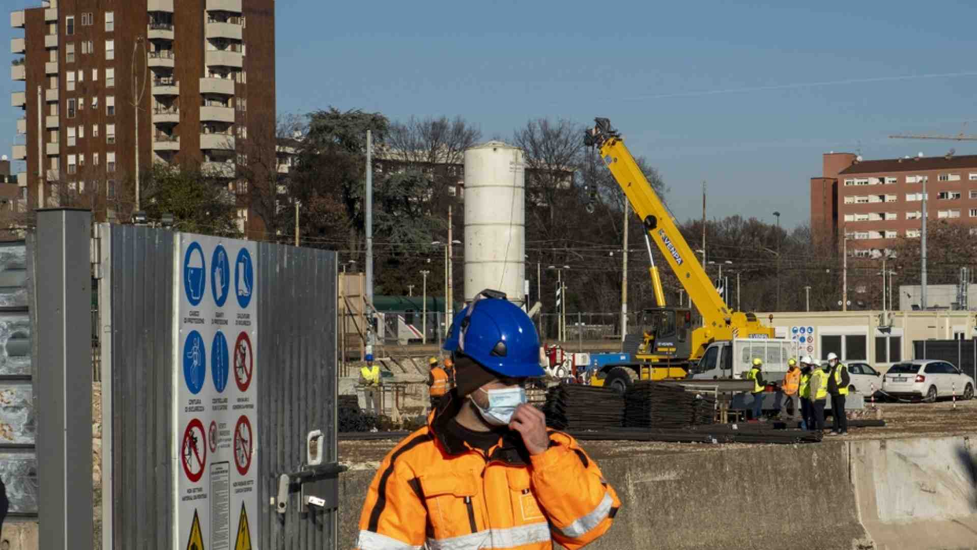 Immagine di Scarso, incerto e sempre più fragile: il lavoro fa festa tra mille problemi