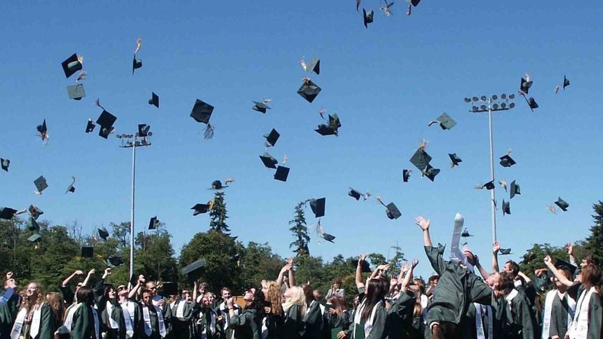 Immagine di Gli alunni diplomati alle Seghetti tornano a scuola