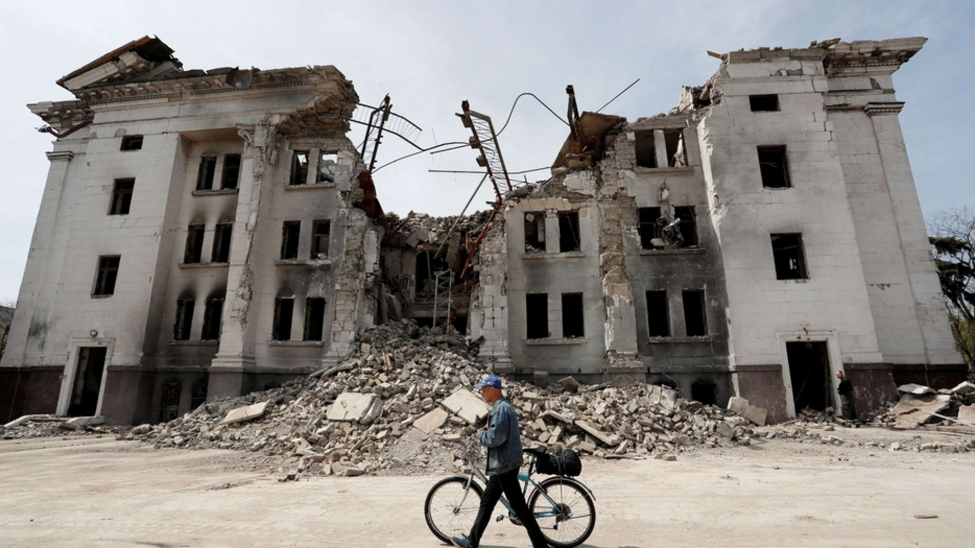 Immagine di “L’attacco russo al teatro di Mariupol ha provocato 600 morti"