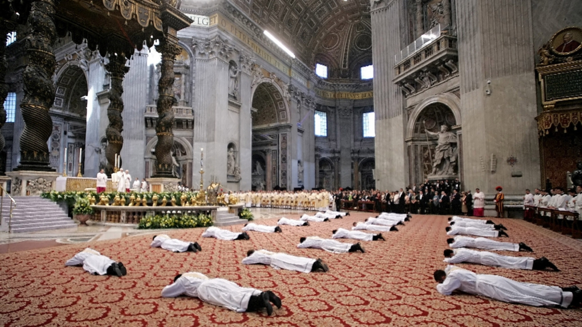 Immagine di Il Papa: no a preti protagonisti e laici esecutori