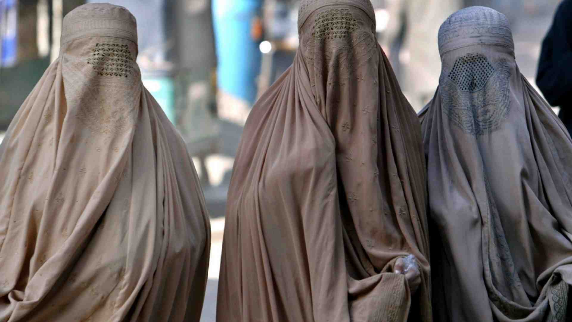 Immagine di Taleban impongono il burqa in pubblico alle donne
