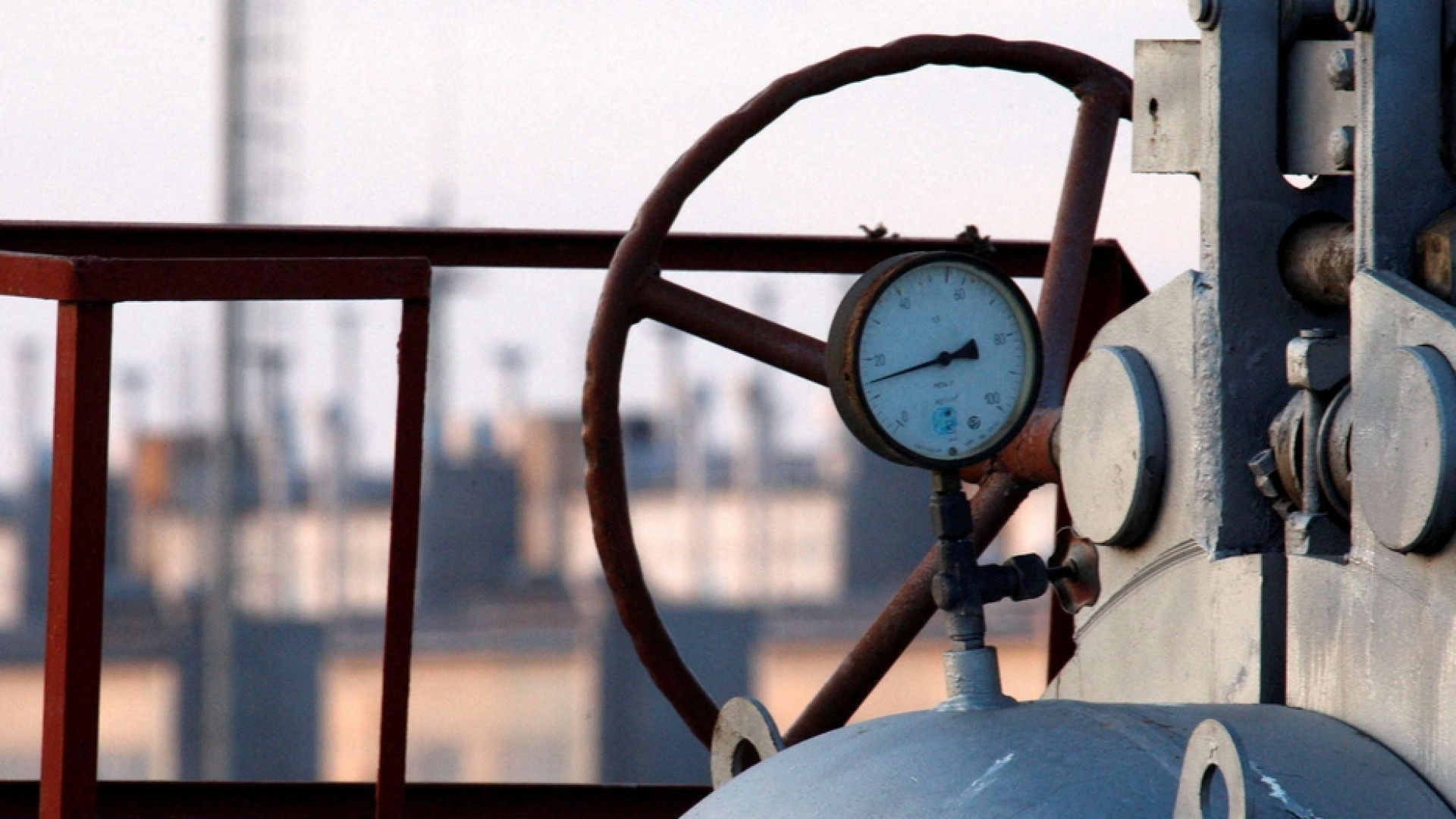 Immagine di Kiev comincia a chiudere il rubinetto: stop a un terzo del gas russo per l’Ue