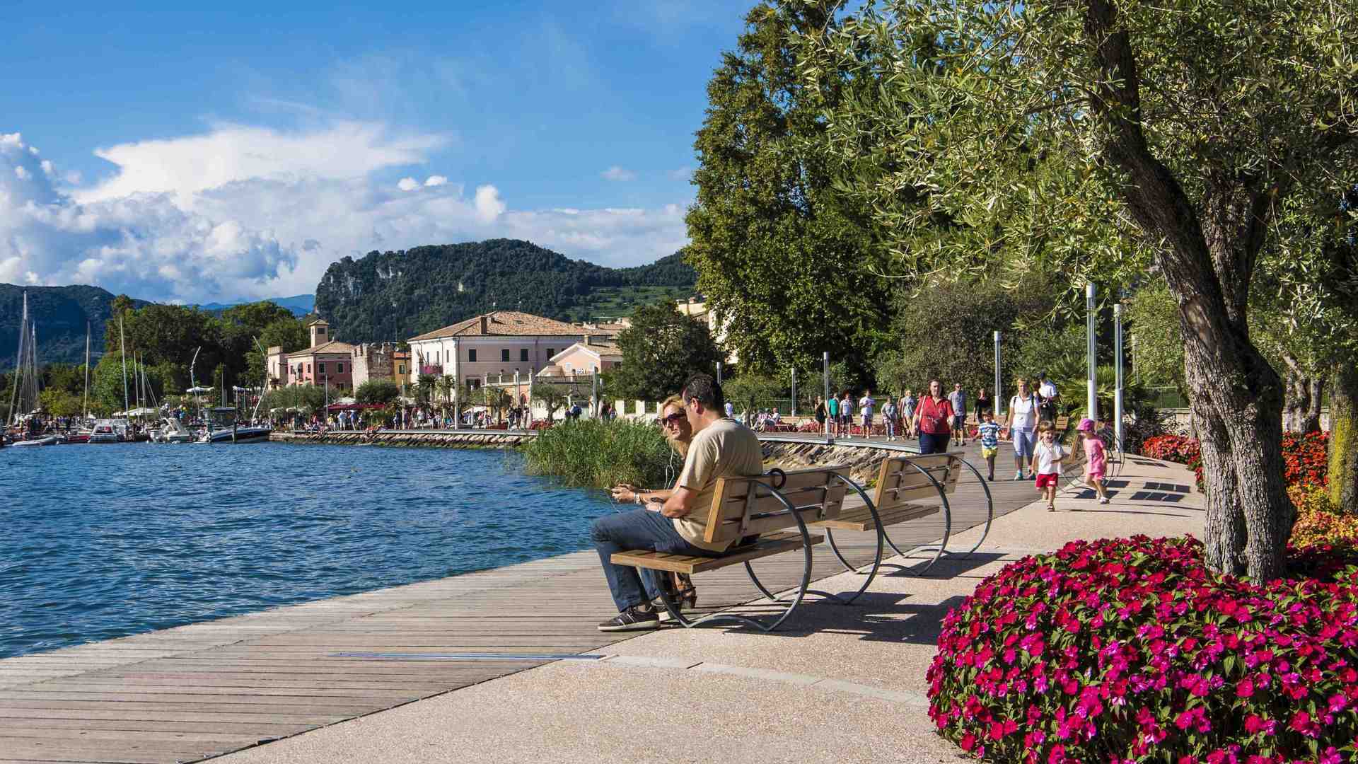 Immagine di A Bardolino il lungolago si fa il lifting