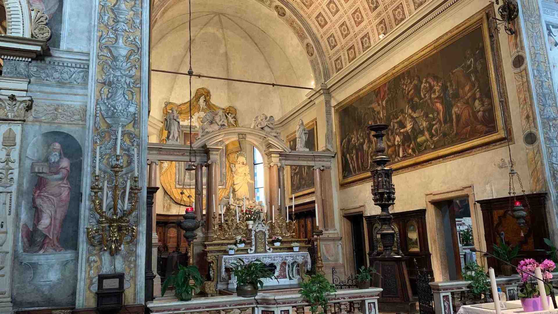 Immagine di L'abside e il coro risplendono di nuova luce