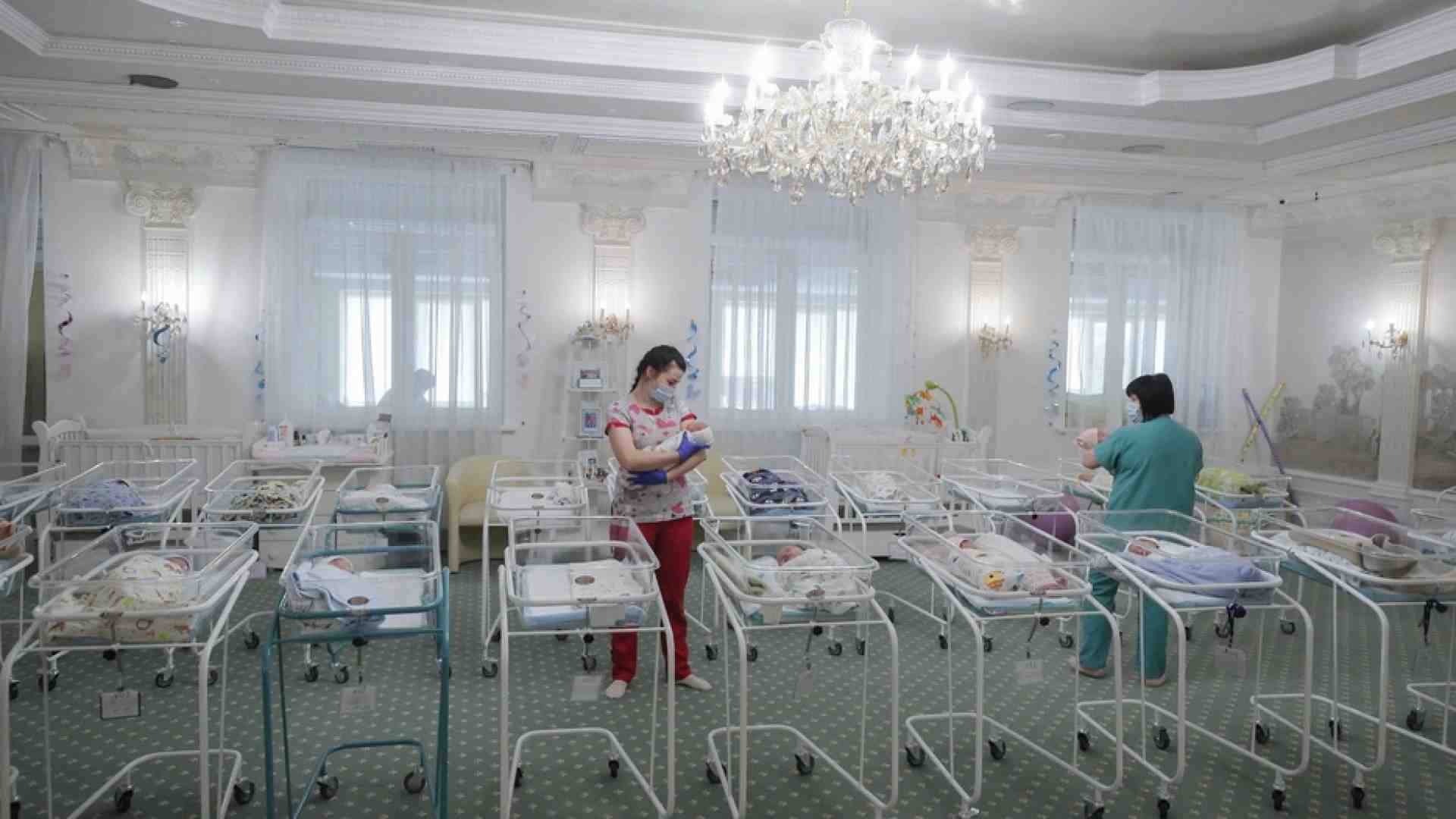 Immagine di Kiev, anche sotto le bombe di Putin la «fabbrica dei bambini» fa affari