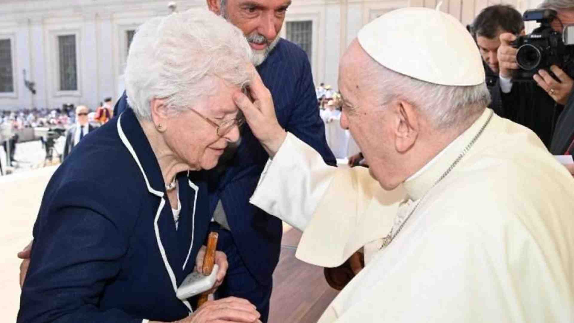 Immagine di Il più bel regalo per i 100 anni della signora Rina? L'incontro con il Papa