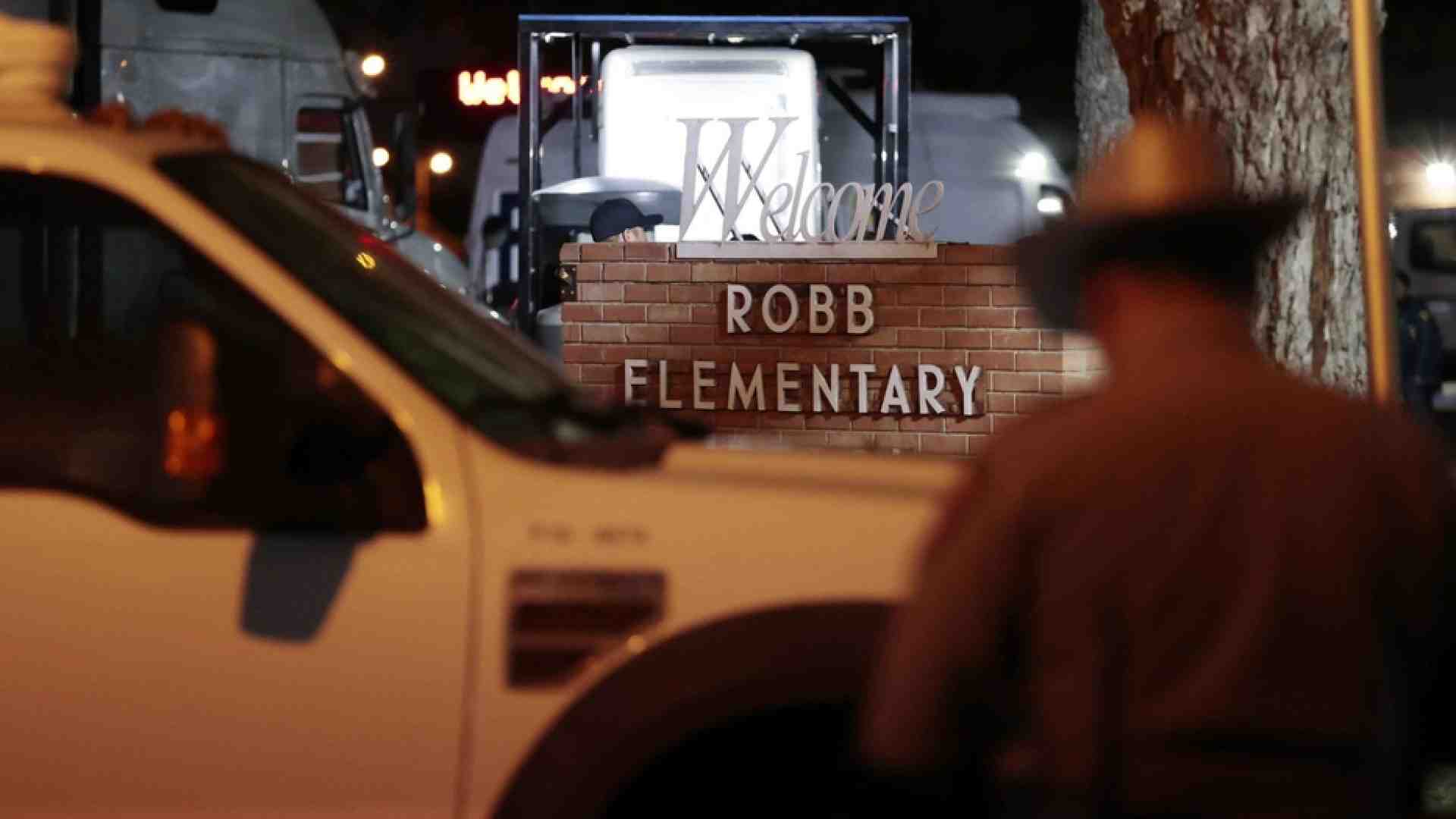 Immagine di Strage di bambini in Texas: 21 vittime. Biden: agire sulle armi