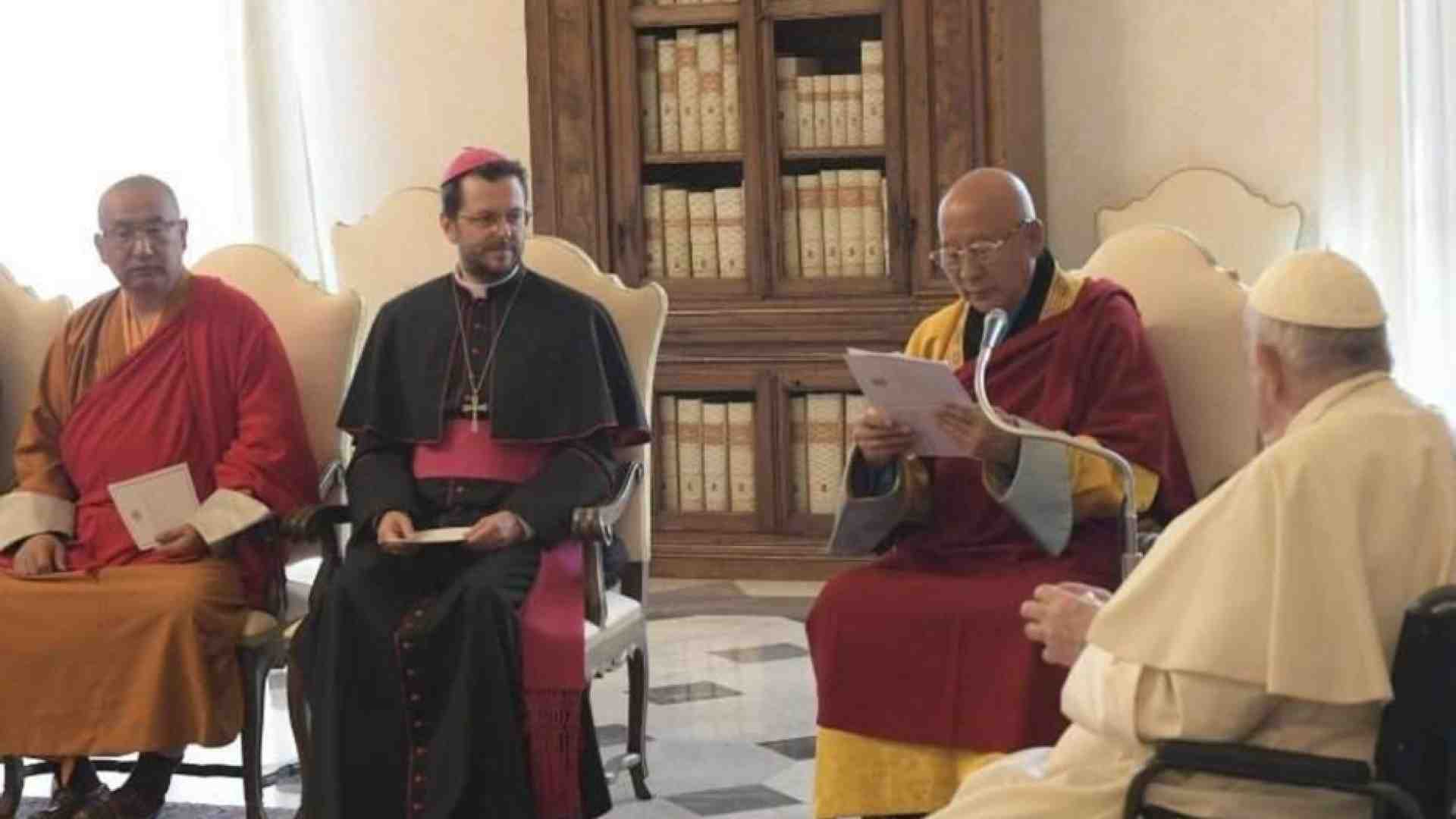 Immagine di Il Papa: portiamo l'umanità alla pace attraverso il dialogo