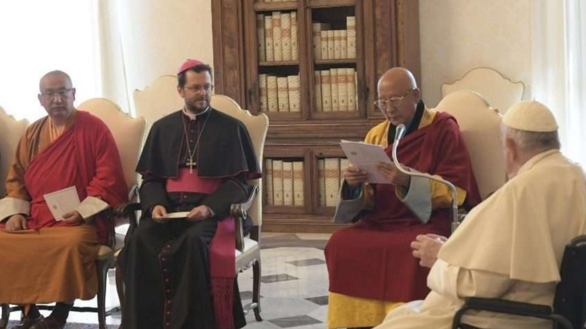 Immagine di Il Papa: portiamo l'umanità alla pace attraverso il dialogo