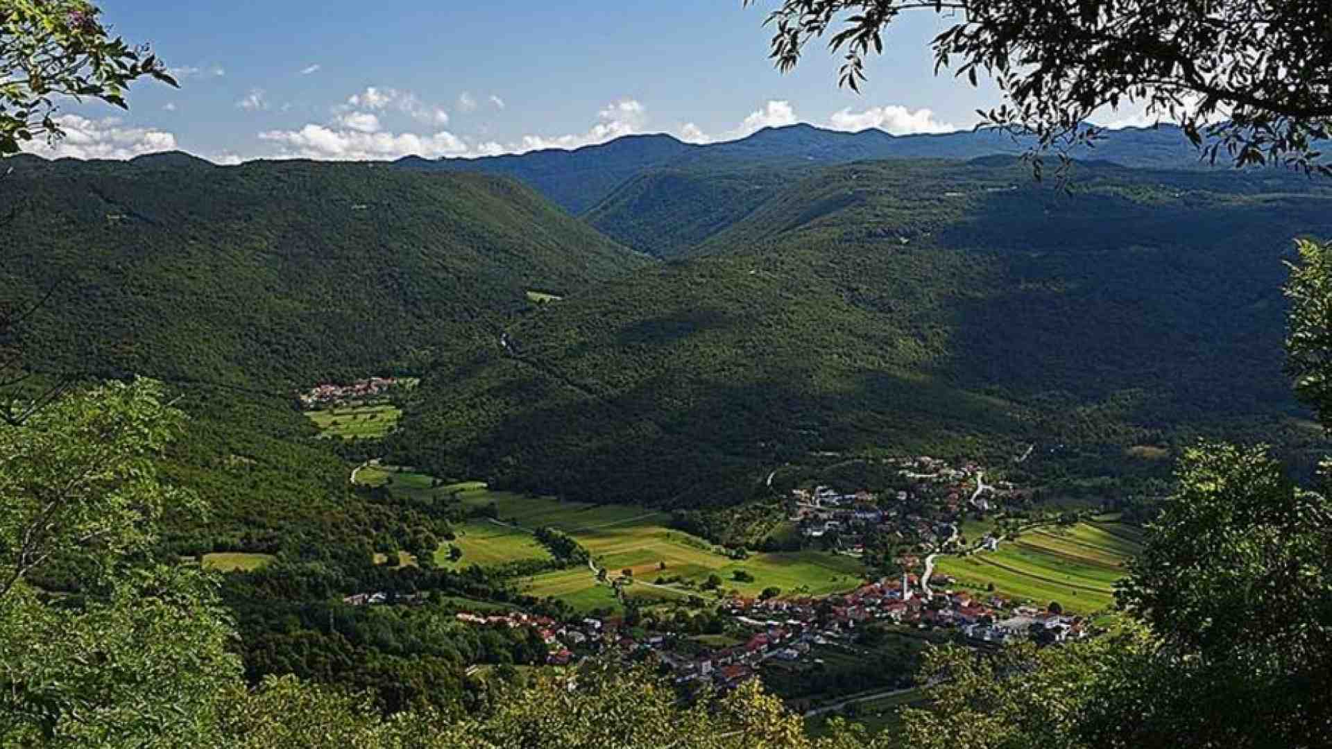 Immagine di Čepovan, dove i monti non avevano più alberi