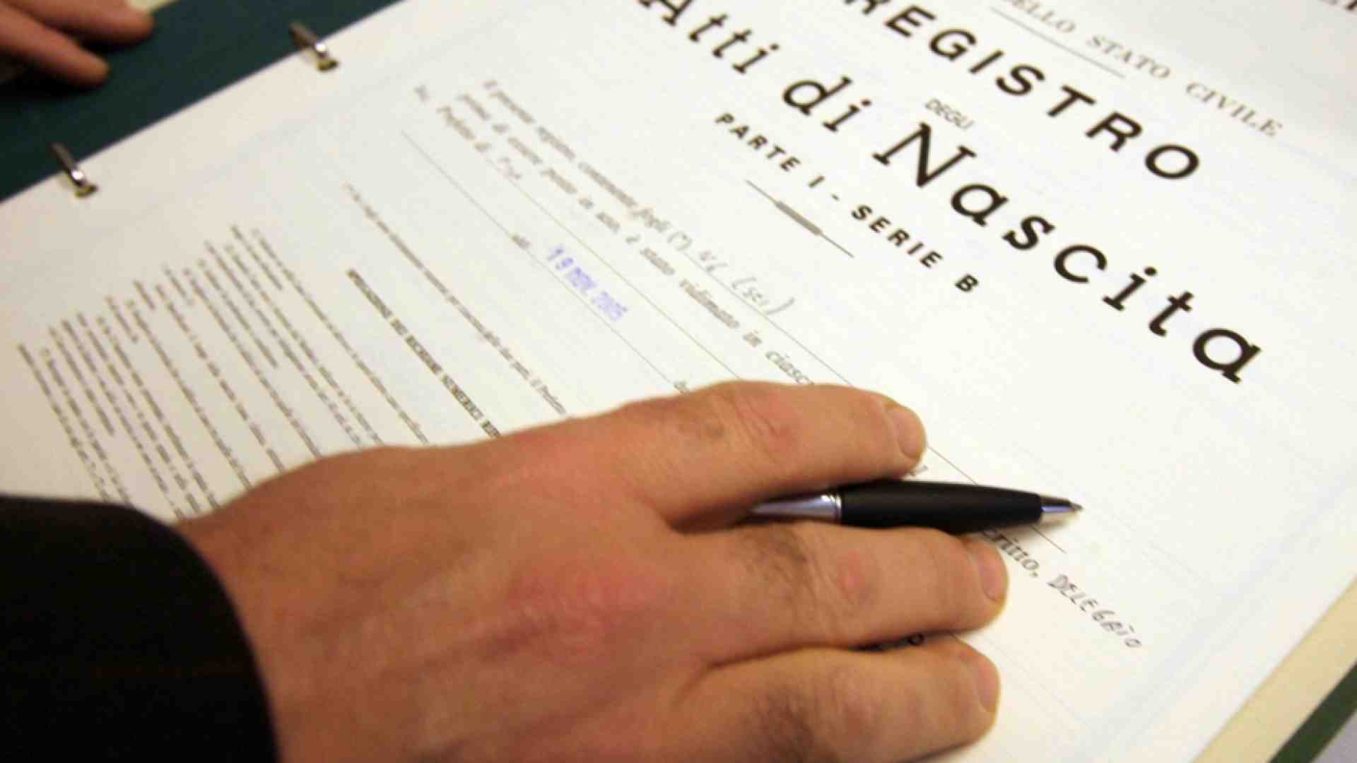 Immagine di Doppio cognome ai figli, da oggi c'è anche quello della madre