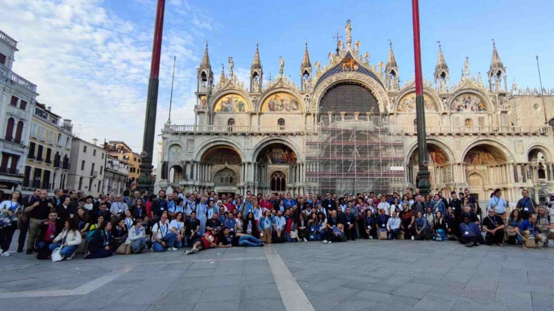 Immagine di Da adulti al fianco dei giovani oltre la paura dell'imprevedibile
